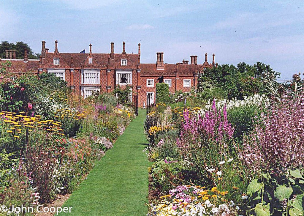 a  helmingham gardens.jpg